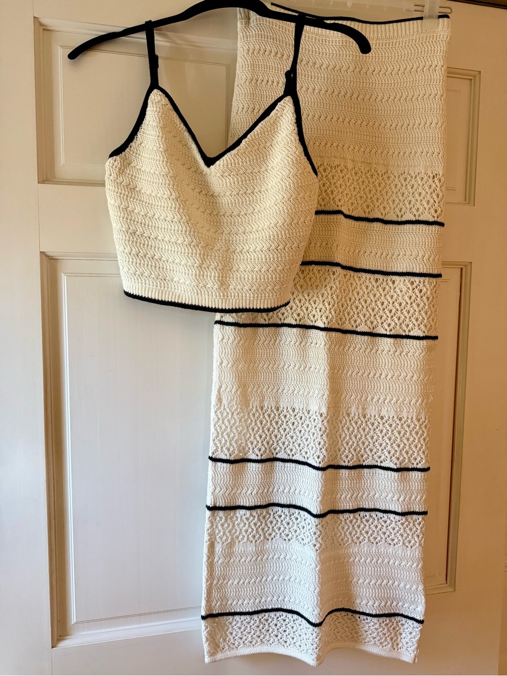 Abercrombie & Fitch Cream Knit Crop Top and Maxi Skirt Set with Black Trim - Picture 1 of 7